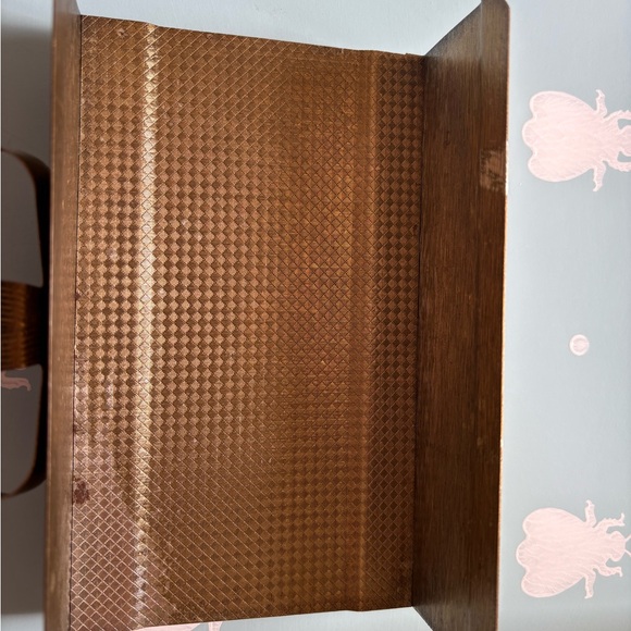 Vintage Bow Napkin Holder - Picture 10 of 11